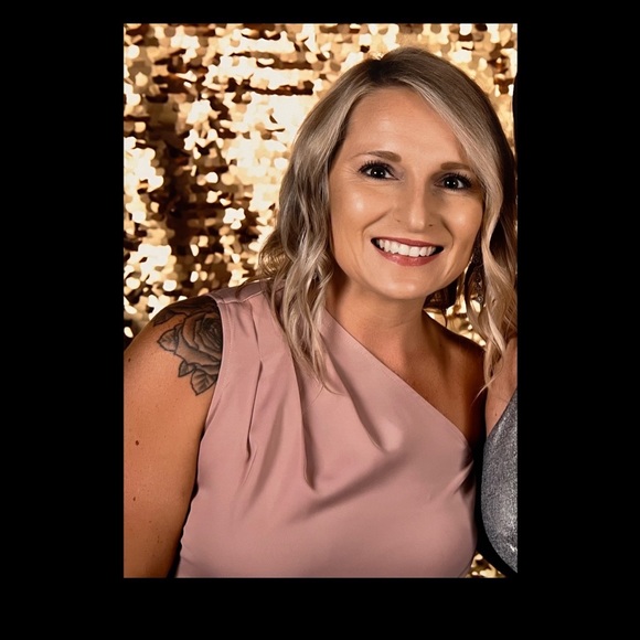 Meet your Posher, Danielle - Picture 4 of 9